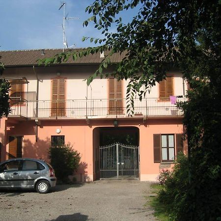 Hôtel Le Petit Fleur à Bareggio Extérieur photo