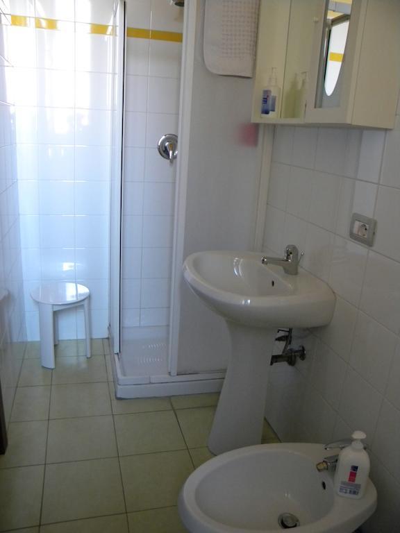 Hôtel Le Petit Fleur à Bareggio Chambre photo